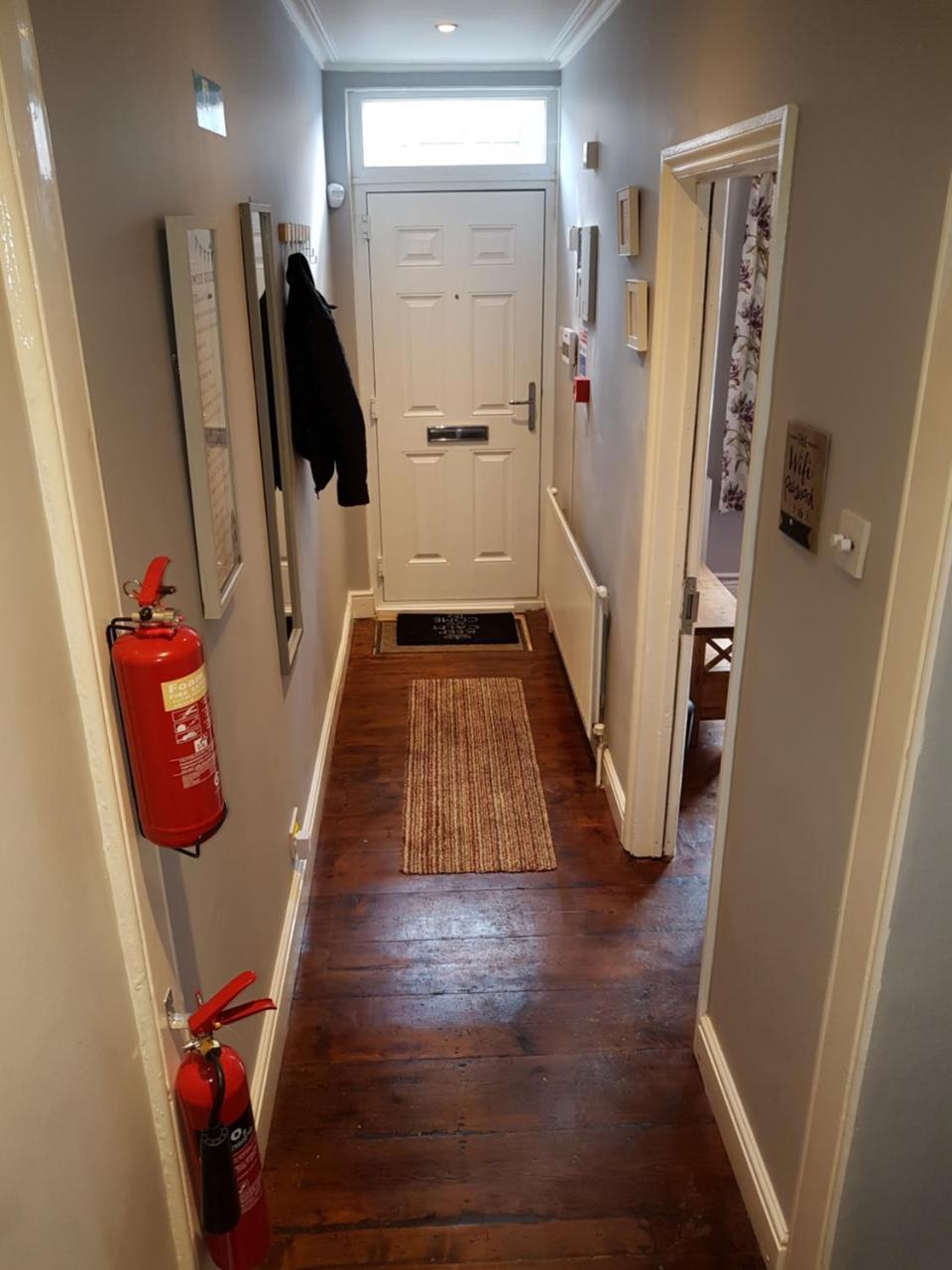 Ferienwohnung Slough Centre Townhouse With Driveway Parking For Up To Two Cars Exterior foto