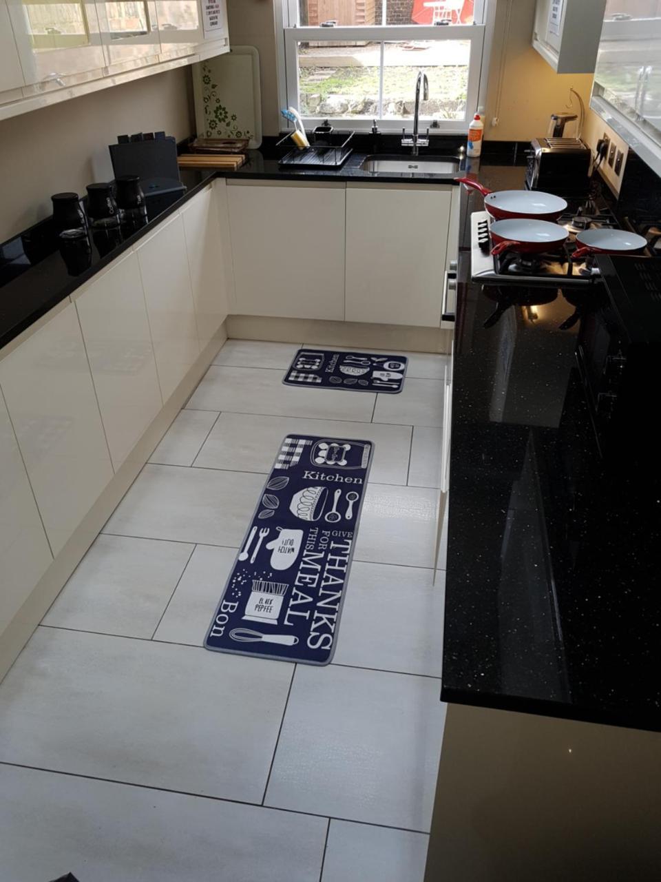 Ferienwohnung Slough Centre Townhouse With Driveway Parking For Up To Two Cars Exterior foto